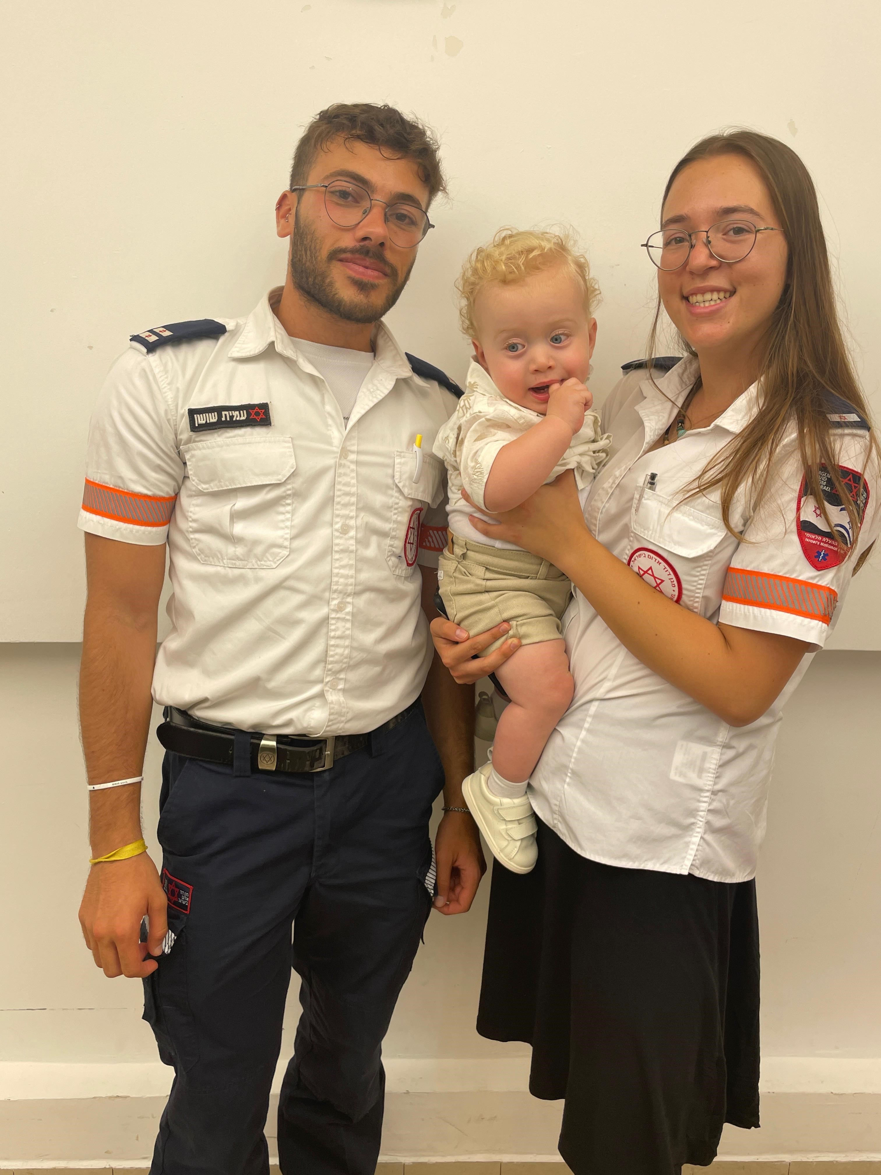 חיי פעוט ניצלו בנס - צוות מד"א הוזמן לסעודת הודיה