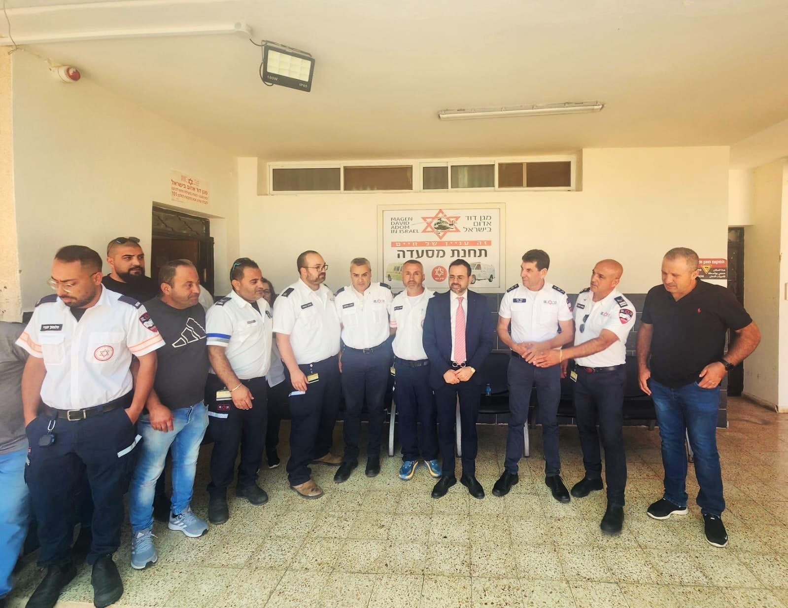 שר הבריאות אוריאל בוסו נפגש עם צוותי מד"א בכפר מסעדה