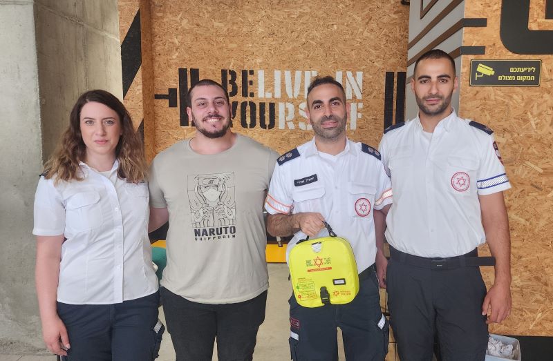 סרטון נדיר: דום לב בחדר הכושר והחייאה עם דפיברילטור