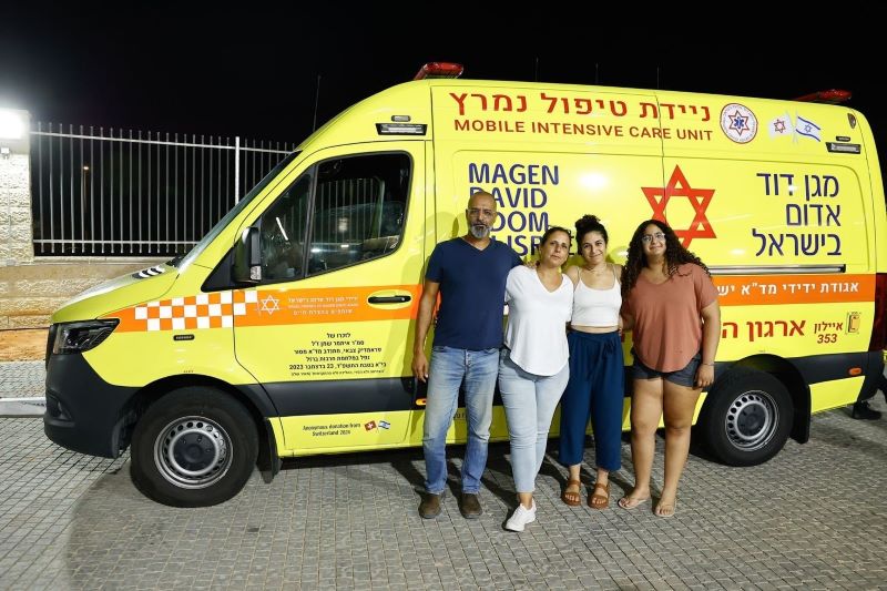 סגירת מעגל: משפחת שמן בביקור בתחנת מד"א במודיעין