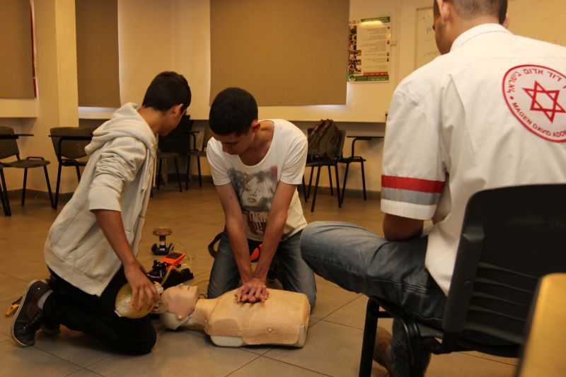 מד"א קורא לציבור לבצע קורסי החייאה ועזרה ראשונה 