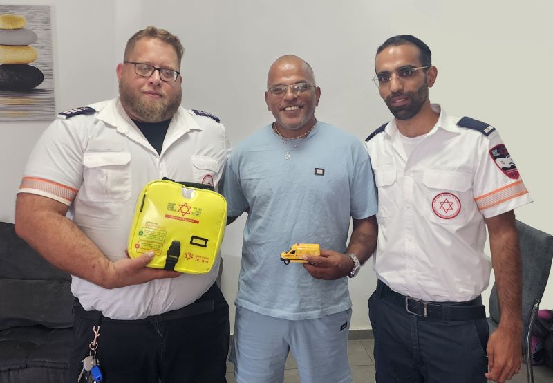 צוות מד"א הציל את עופר שלקה בדום לב בדרך לבית-החולים