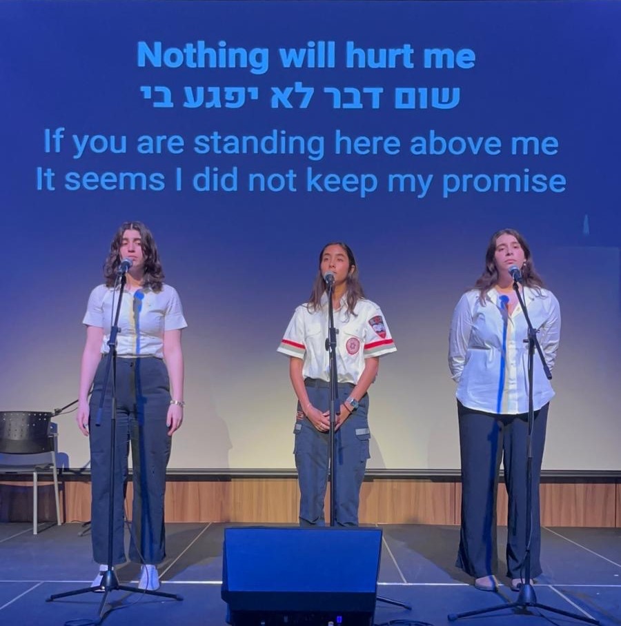 מחווה מרגשת של מתנדבת מד"א בטקס יום הזיכרון לחללי מערכות ישראל ופעולות האיבה לקהילות היהודיות בטורונטו, קנדה