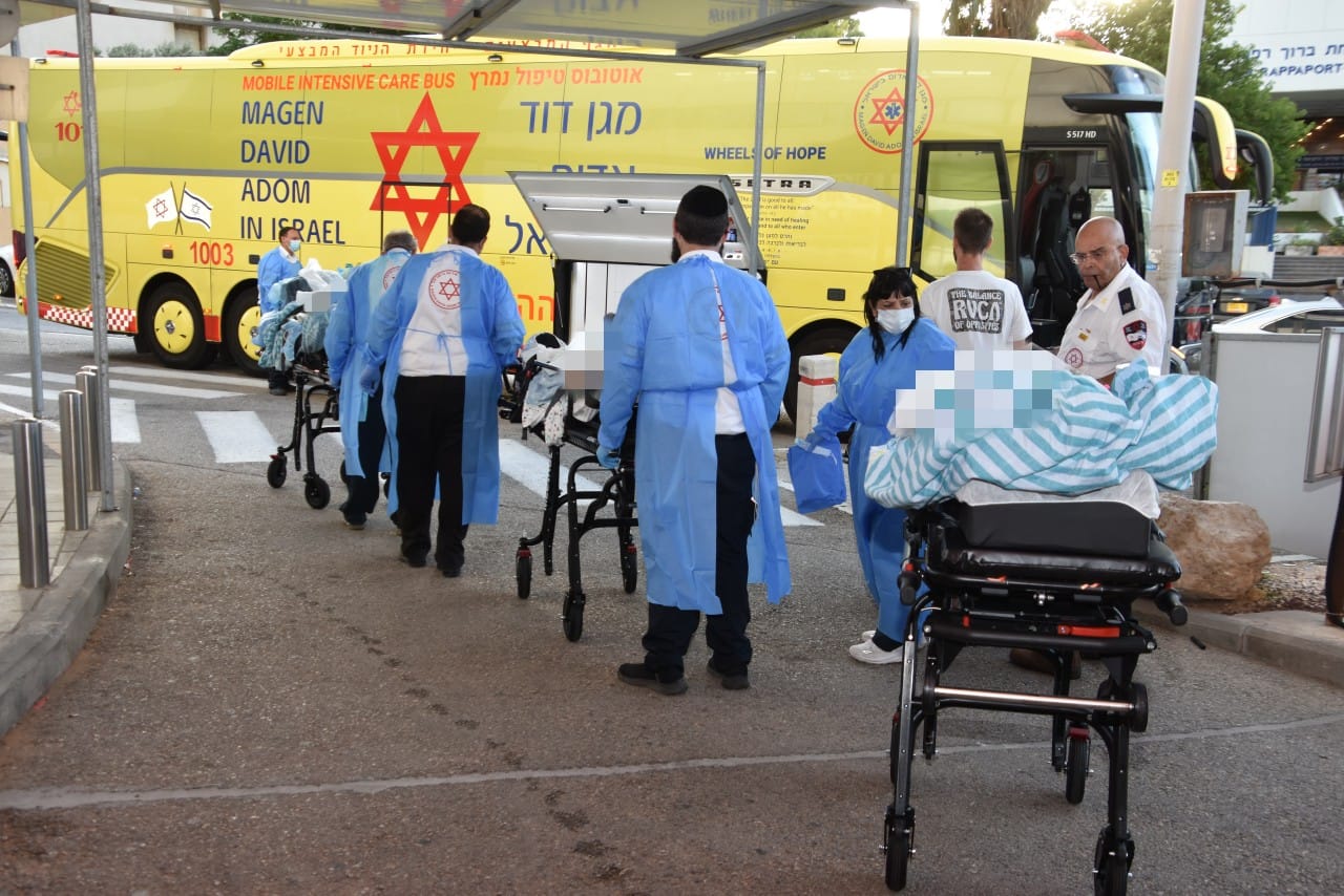 חזרת עשרות מטופלים לבית חולים כרמל, באמצעות אוטובוסי טיפול נמרץ ואמבולנסים