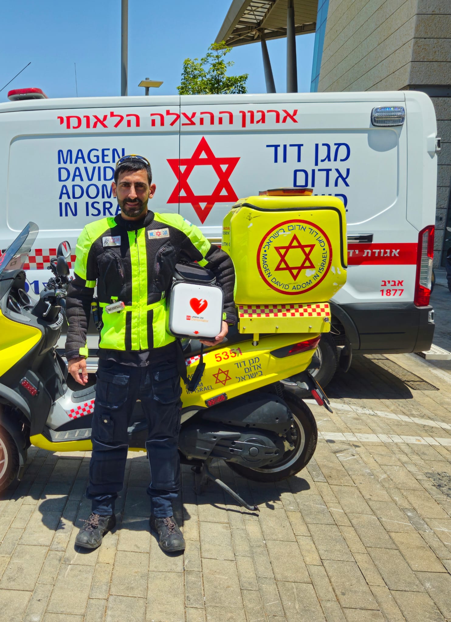 הודות למפעם שהוצב במקום ציבורי, חייו של גבר כבן 70 ניצלו