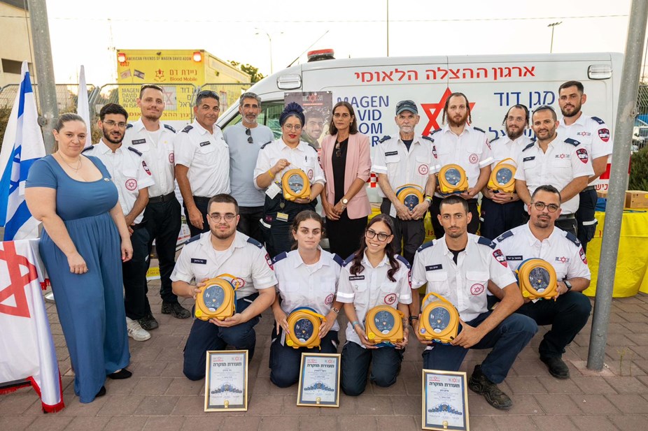 החובשים החדשים עם ערכות הצלה