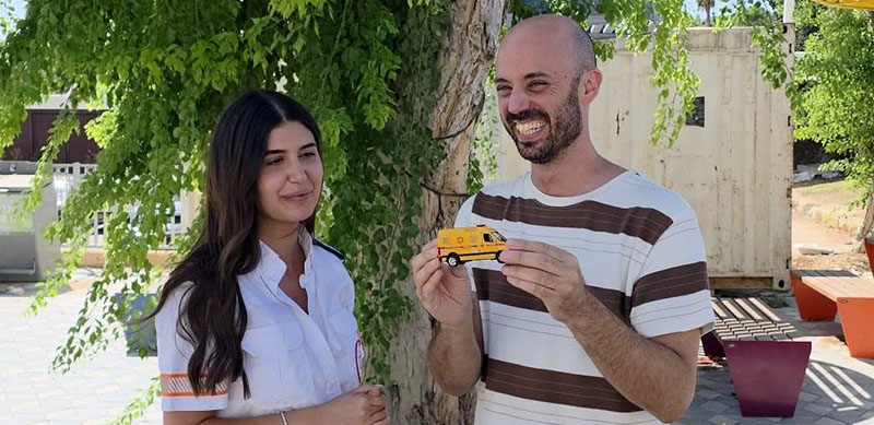 דניאל והפראמדיקית במפגש מרגש