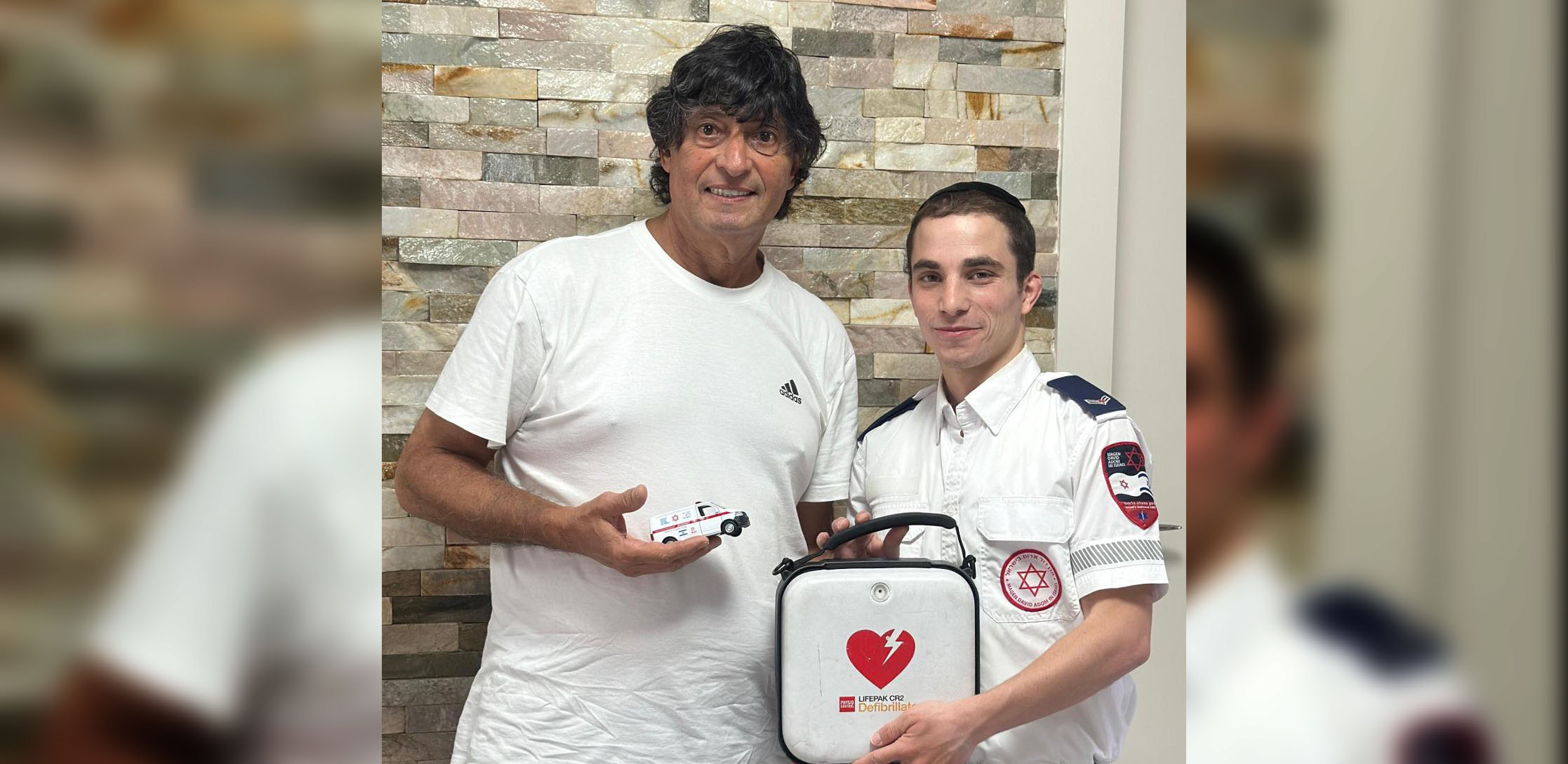 לקה בדום לב באמצע נסיעה בכביש 4. כונן מד"א הגיע אליו והציל אותו