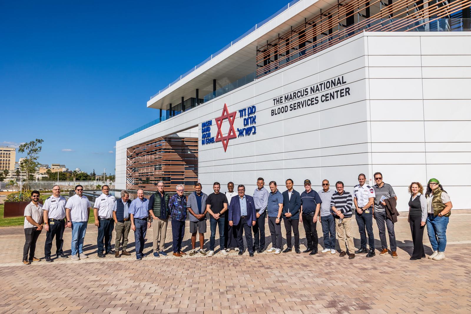 משלחת של בכירים מקנדה ביקרה בקריית מד"א ברמלה