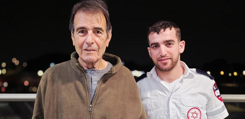 לקה בשבץ ברמזור. חובש מד״א שחלף במקום הציל את חייו