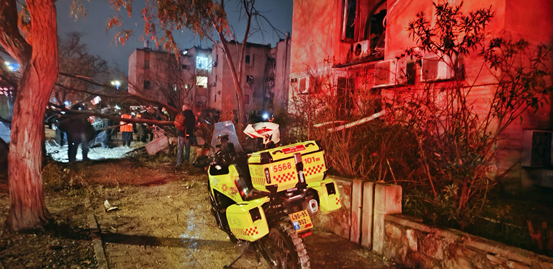 אירוע רב נפגעים בערד: עשרות פצועים בפגיעת טיל בליסטי