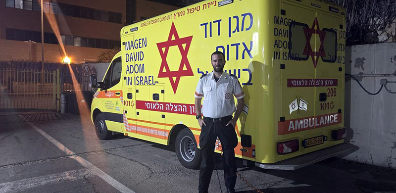 Racing Toward the Impact: Paramedic Yedidya Meir Responds to Missile Strike in Holon
