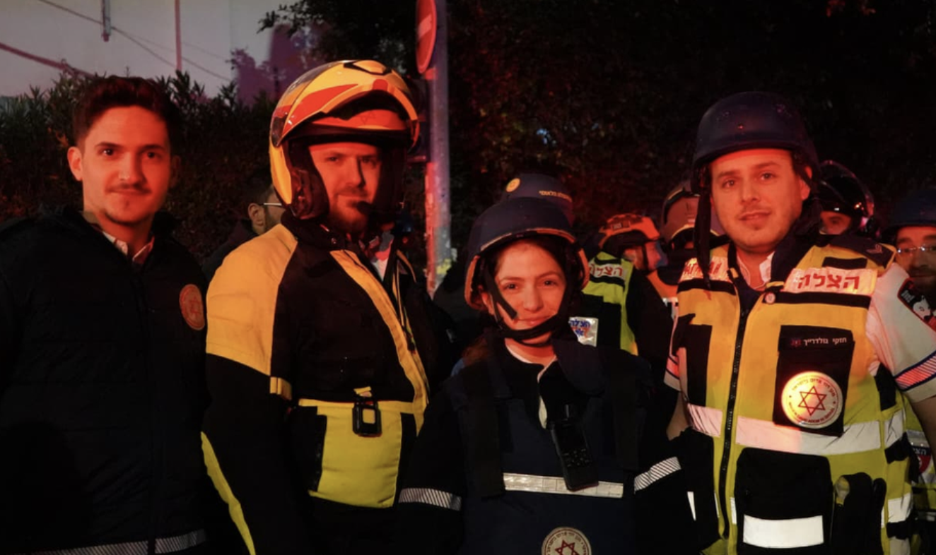 כשארבעה בני המשפחה נפגשו בזירת הנפילה