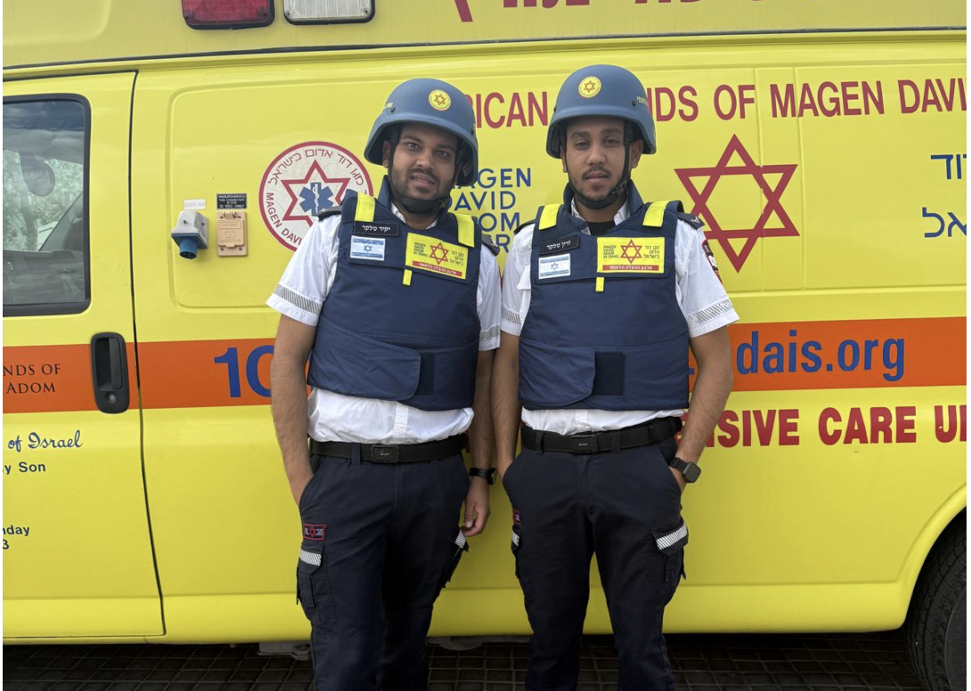 שני האחים יצאו יחד לזירת הנפילה בדימונה, כל אחד באמבולנס משלו