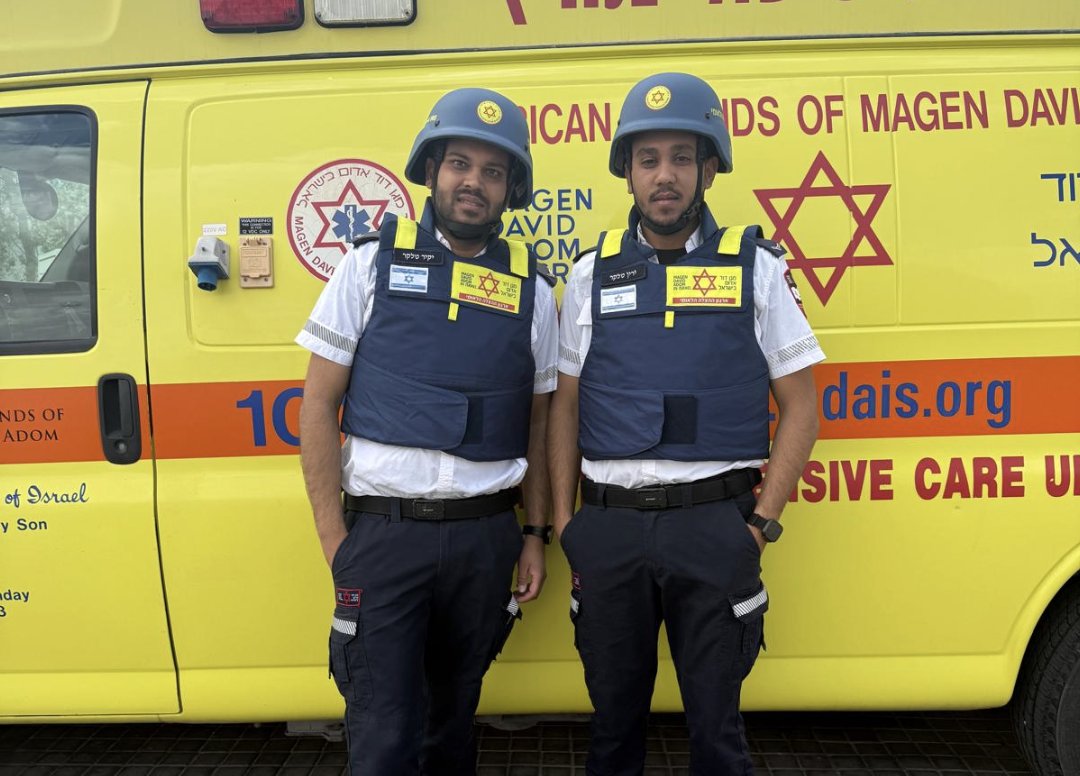 שני האחים יצאו יחד לזירת הנפילה בדימונה, כל אחד באמבולנס משלו