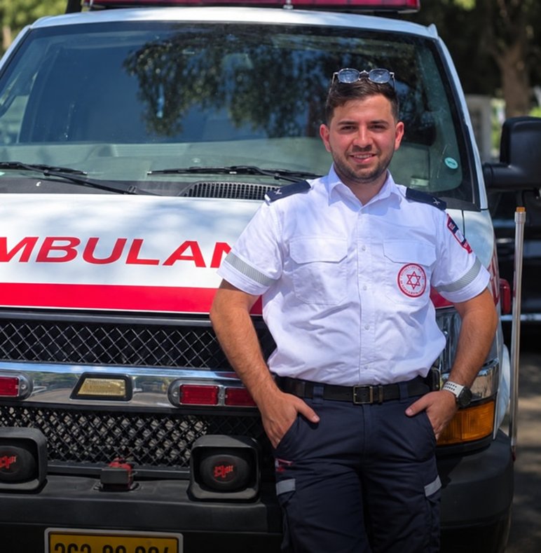 יוסף וקנין: מתנדב עם אמבולנס כונן וחושים חדים